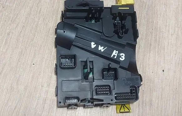 Audi A3 S3 A3 Sportback 8P Steering angle sensor 8P0953549E