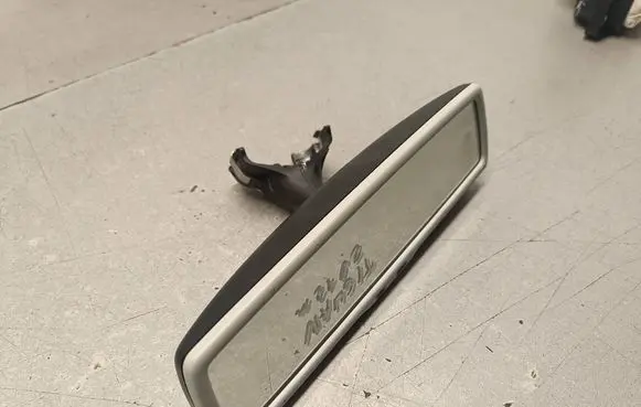 Volkswagen Tiguan Rear view mirror (interior) E11028141