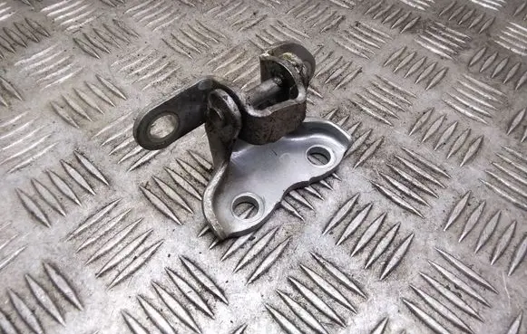 Toyota Avensis T250 Rear door upper hinge