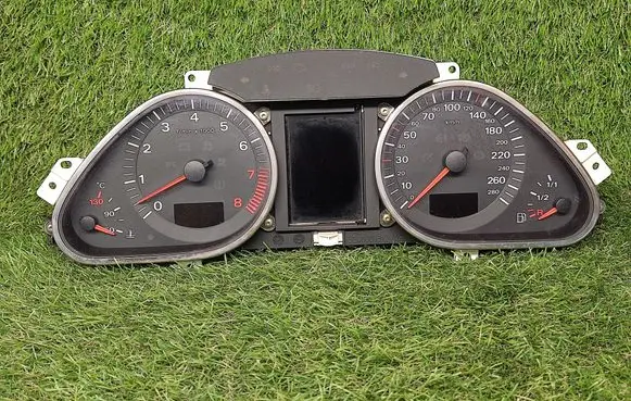 Audi A6 S6 C6 4F Speedometer (instrument cluster) 4F0920900R 4F0910900A