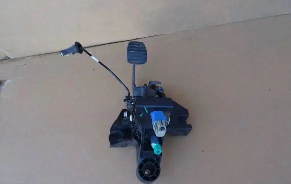 Renault Trafic III (X82) Clutch pedal 465033911R 93459472 81007095