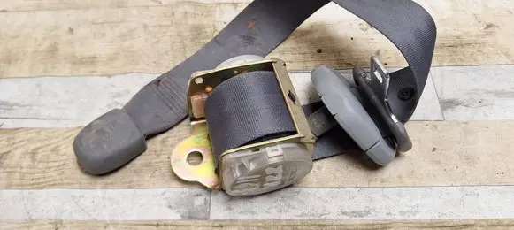 Toyota Previa (XR30, XR40) II Third row seat belt 0429091