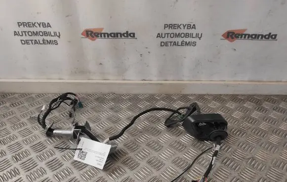 Volkswagen Touareg III Front door wing mirror part 761857501BD