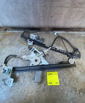 Volkswagen Polo Front door window regulator with motor 