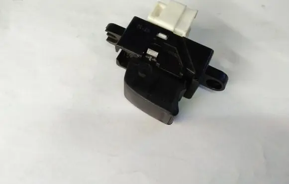 Nissan Almera N16 Electric window control switch