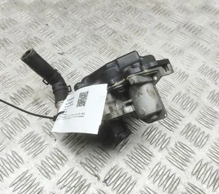 Volkswagen Golf VII EGR valve 04L131501S