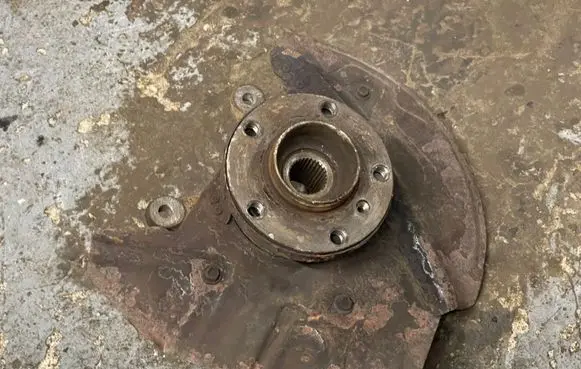 BMW X5 E53 Front wheel hub 6761575
