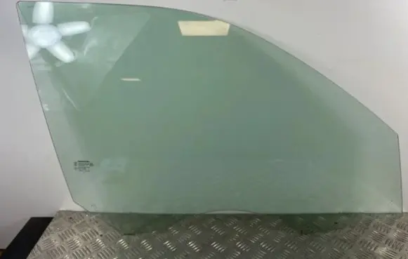 SsangYong Rexton Front door window glass four-door