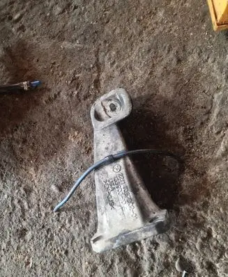 BMW X5 E53 Engine mounting bracket 1097002
