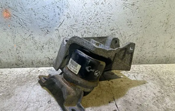 Volvo S60 Engine mount bracket 6G926F012DD 30671245 HL8082
