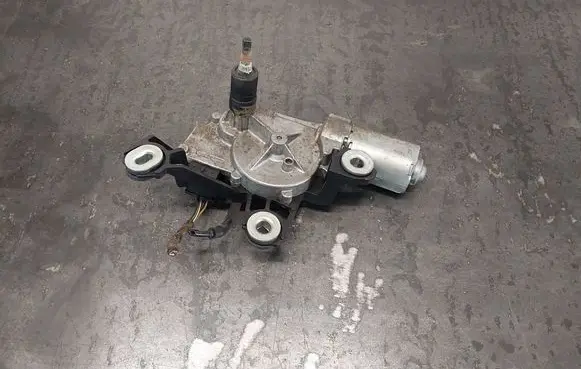 Volkswagen PASSAT B5.5 Rear window wiper motor 0390201592