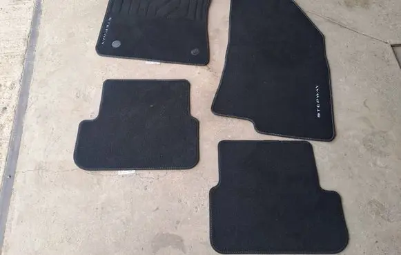 Dacia Sandero III Car floor mat set 100747572 8201737157