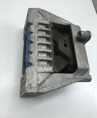 Volkswagen PASSAT B6 Engine mount bracket 1K0199262
