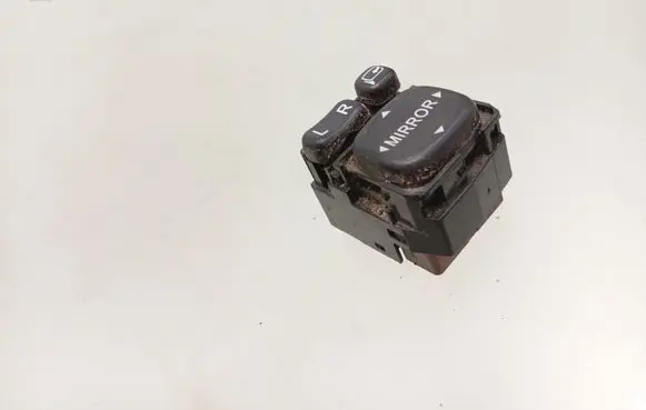 Wing mirror switch