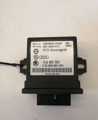 Volkswagen Touareg I Light module LCM 7L6907357