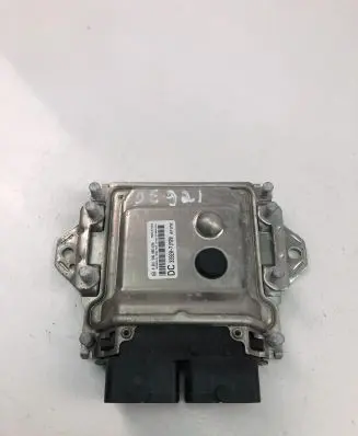 Suzuki Swift I Engine control unit/module 3392071M20