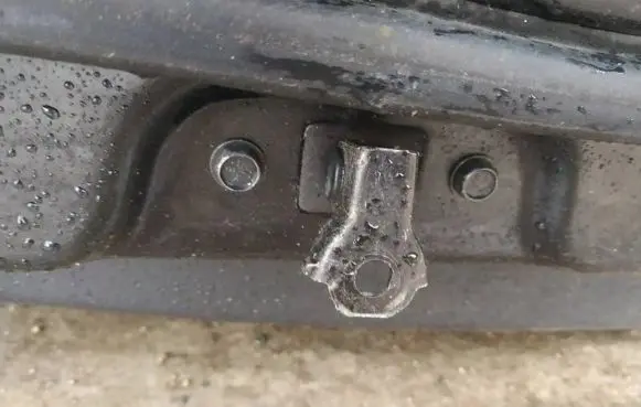 Chevrolet Captiva Rear door check strap stopper