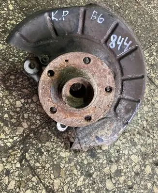 Volkswagen PASSAT B6 Front wheel hub