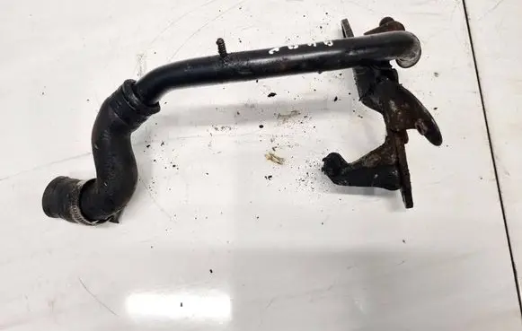 Volkswagen PASSAT B7 Engine coolant pipe/hose