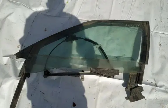 Audi 80 90 B3 Front door window/glass frame 