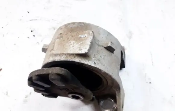 Honda HR-V Engine mount bracket
