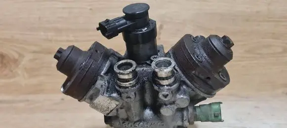 Volvo XC70 Fuel injection high pressure pump 0445010618 31272896