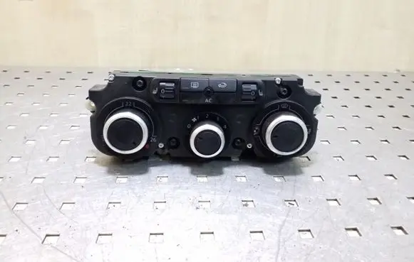 Volkswagen PASSAT B6 Climate control unit