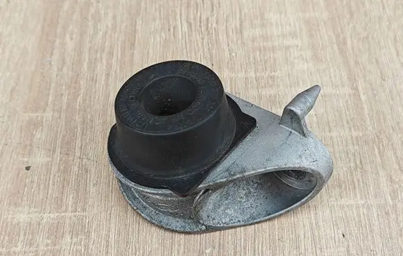 Volkswagen Amarok II Muffler mount bracket/holder KB3G5261BB