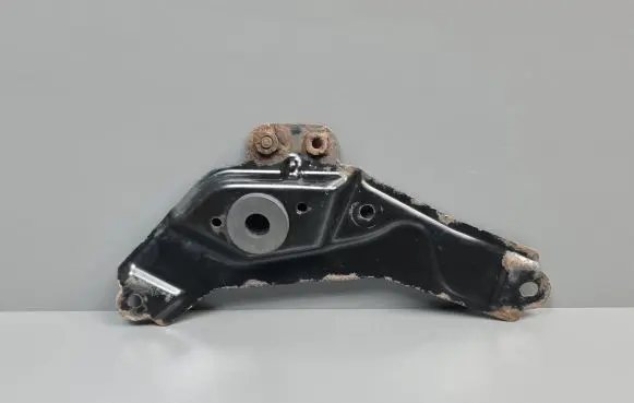 Radiator mount bracket