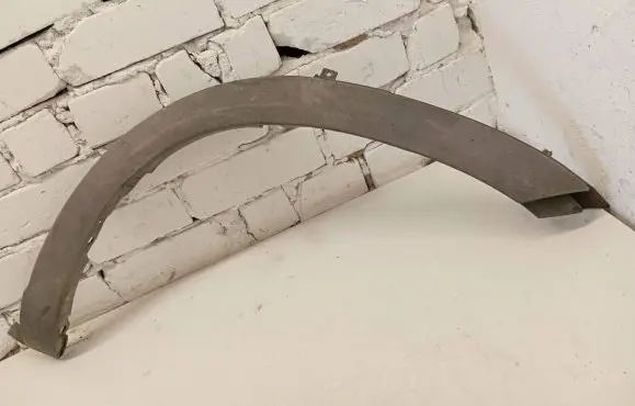 Fender trim (molding)
