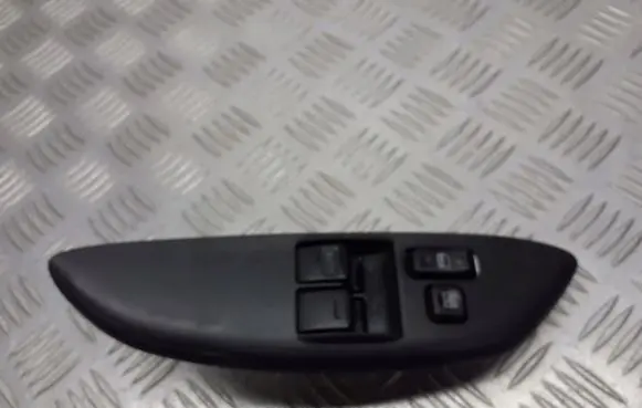 Toyota Yaris Front door window switch trim 
