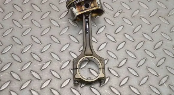 Peugeot RCZ Piston P813