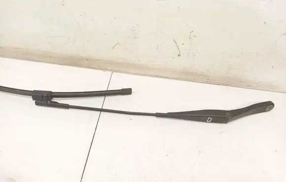Opel Astra H Front wiper blade arm 13111220
