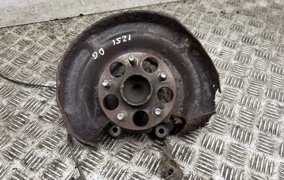 Rear wheel hub