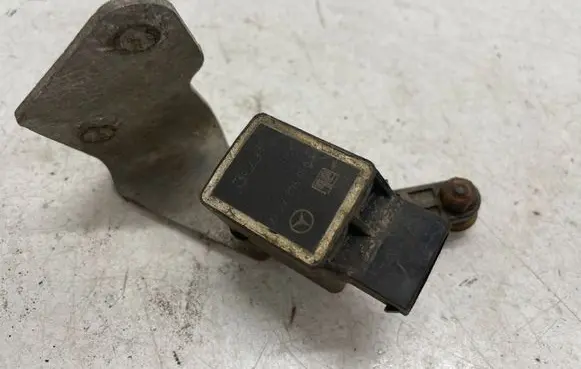 Mercedes-Benz E W211 Headlight/headlamp level sensor A0105427717