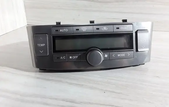 Toyota Avensis T250 Climate control unit 5590005160