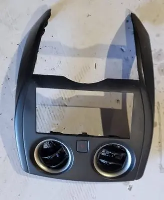 Nissan Note (E12) Radio/GPS head unit trim 682603VV0A 682603VV1A 682603VVX0