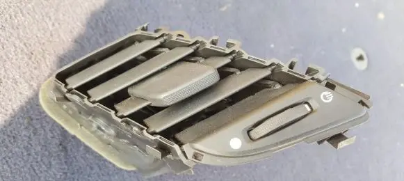 Ford Fiesta Dash center air vent grill 8A61A018B09