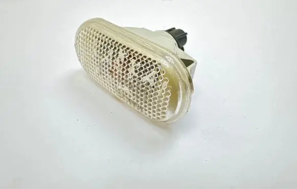 Nissan Qashqai Front fender indicator light 26160AX00A