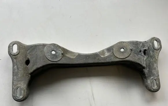 BMW 1 E81 E87 Gearbox mounting bracket 6760299