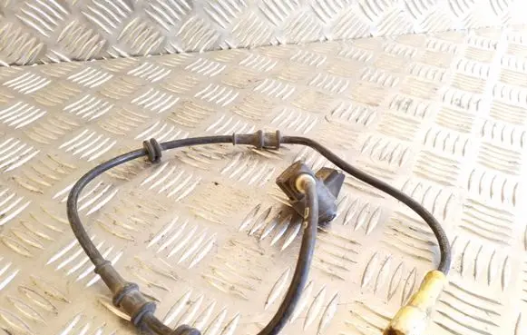 Opel Vectra B ABS brake wheel speed sensor 90484775