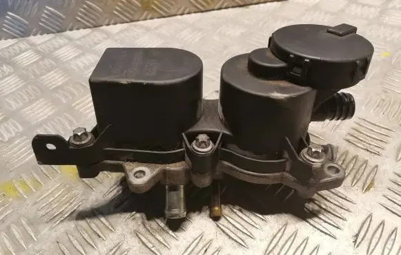 Mercedes-Benz A W169 Oil breather separator 6400101062
