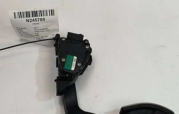 Volkswagen Phaeton Accelerator throttle pedal 6PV00802643 F30017001 3D1721503N