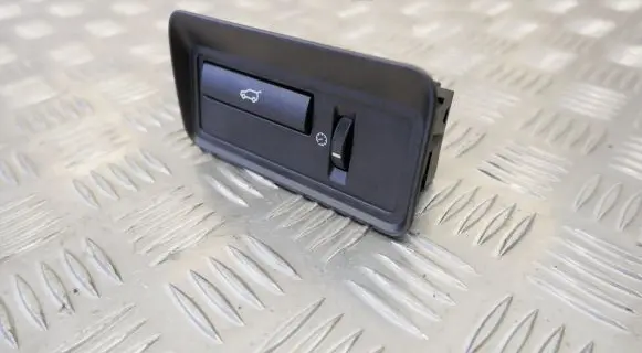 Tailgate opening switch