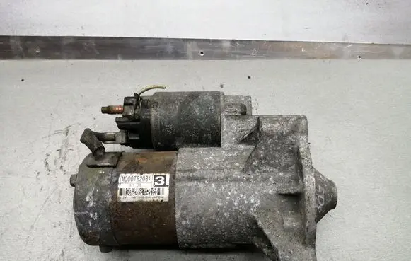Peugeot 407 Starter motor M000T82081
