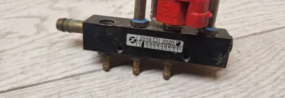 Skoda Roomster (5J) LP gas injector 67r010104