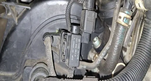 Volkswagen Jetta V Turbo solenoid valve 037906283C 72288000