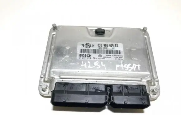 Volkswagen PASSAT B5.5 Engine control unit/module 038906019er 0281010704