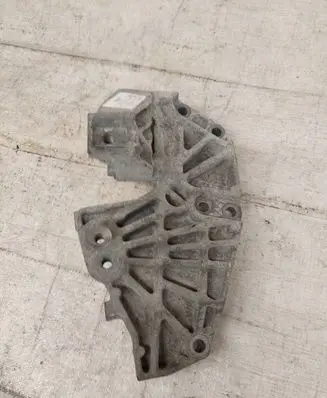 Opel Vivaro Engine mounting bracket 8200741758