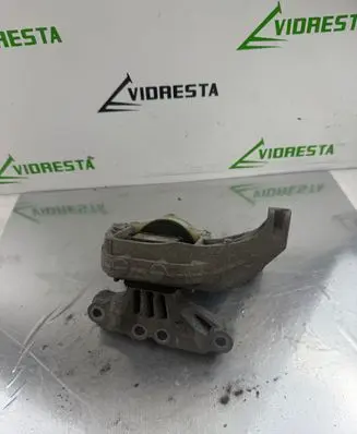 Engine mount bracket